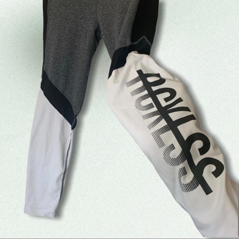 WOMEN’S YOUNG AND RCKLSS YOGA PANTS